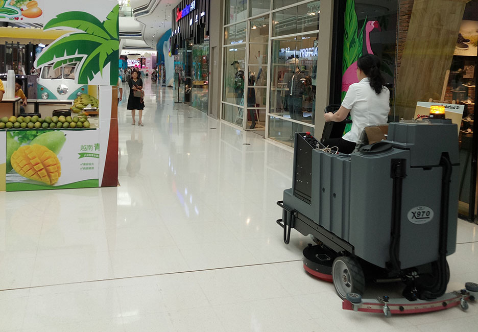江西大型清潔設(shè)備多功能洗地機(jī)和電動(dòng)<a href=http://syuemu.cn target=_blank class=infotextkey>掃地車生產(chǎn)廠</a>