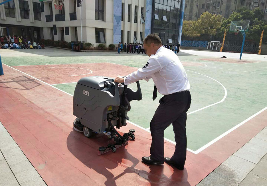 江西大型清潔設(shè)備多功能洗地機(jī)和電動(dòng)<a href=http://syuemu.cn target=_blank class=infotextkey>掃地車生產(chǎn)廠</a>